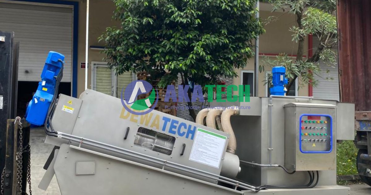 Press Lumpur untuk PDAM: Solusi Dewatering Lumpur Hasil Pengolahan Air Bersih Kontraktor vendor IPAL STP WTP RO Clarifier MBR Biofilter Bioclear septic tank PT Akatech Biotama