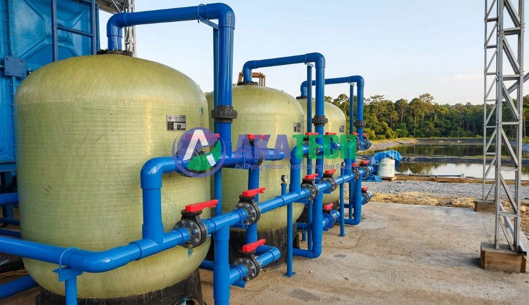 Filter Multimedia digunakan untuk mengurangi tingkat SDI (Silt Density Index), TSS (Total Suspended Solids / Total Padatan Tersuspensi) dalam air umpan atau air baku yang masuk.  Kontraktor vendor IPAL STP WTP RO Clarifier MBR Biofilter Bioclear septic tank PT Akatech Biotama